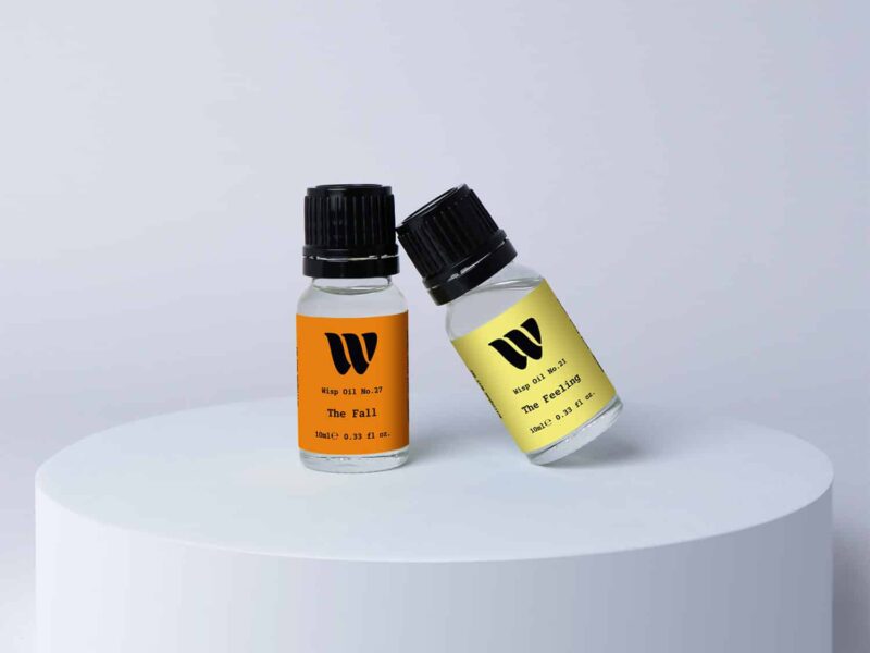 Duo bottles of the 10ml Wisp home fragrance oil No.27 The Fall which has notes of cedarwood, cardamom and pink pepper, and No.21 The Feeling which has notes of blackcurrant berries and Bulgarian rose. A perfect gift set for birthday and christmas.